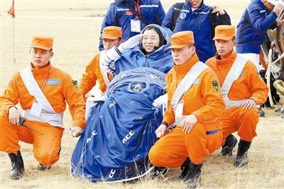 木器漆廠家熱烈祝賀神舟十一號(hào)著陸成功！